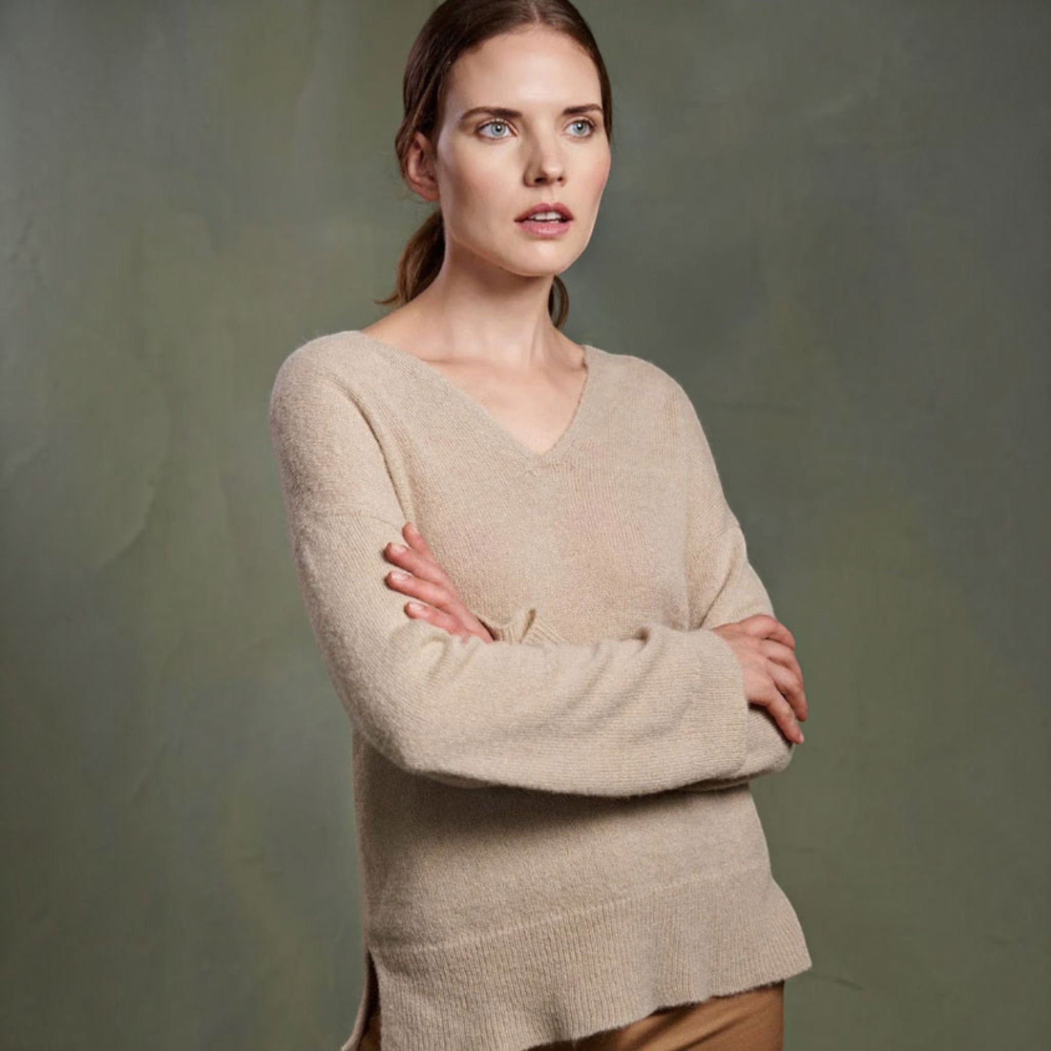Cosy KUNA Tammy alpaca sweater in neutral Nomad shade
