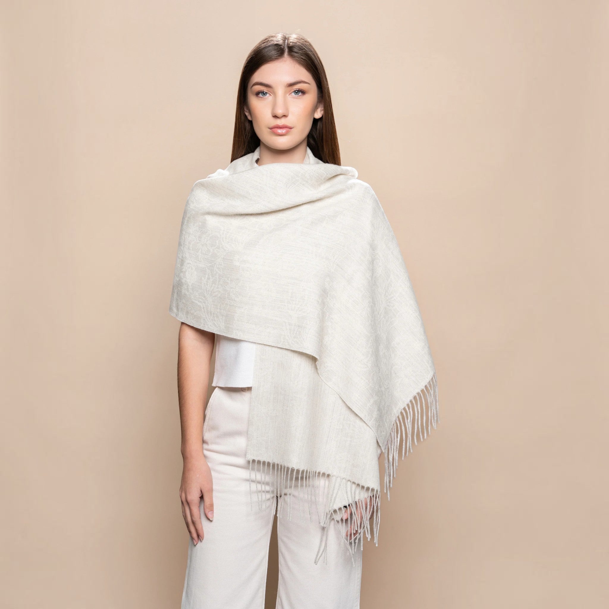 Light grey undyed floral jacquard scarf in 100% Baby Alpaca Eco with twisted fringes