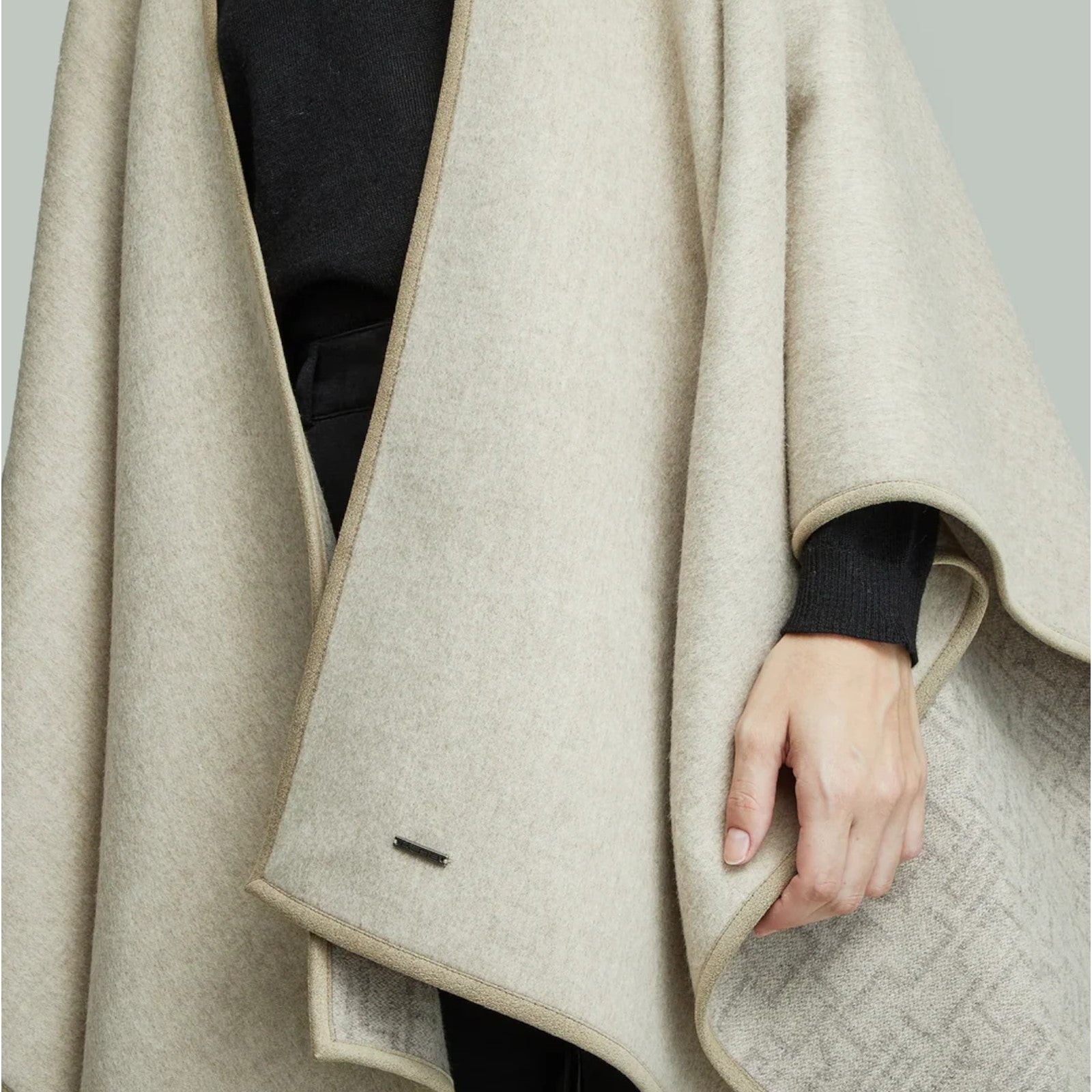 Women’s Yper reversible alpaca blend cape with open-front design
