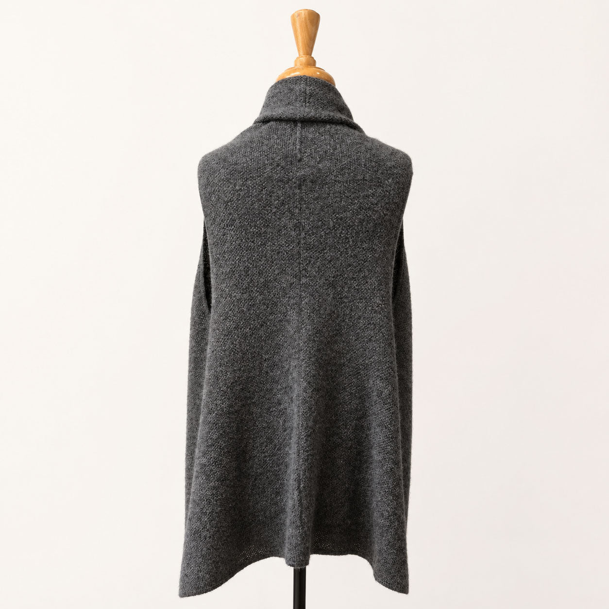 #Color_Mid Grey