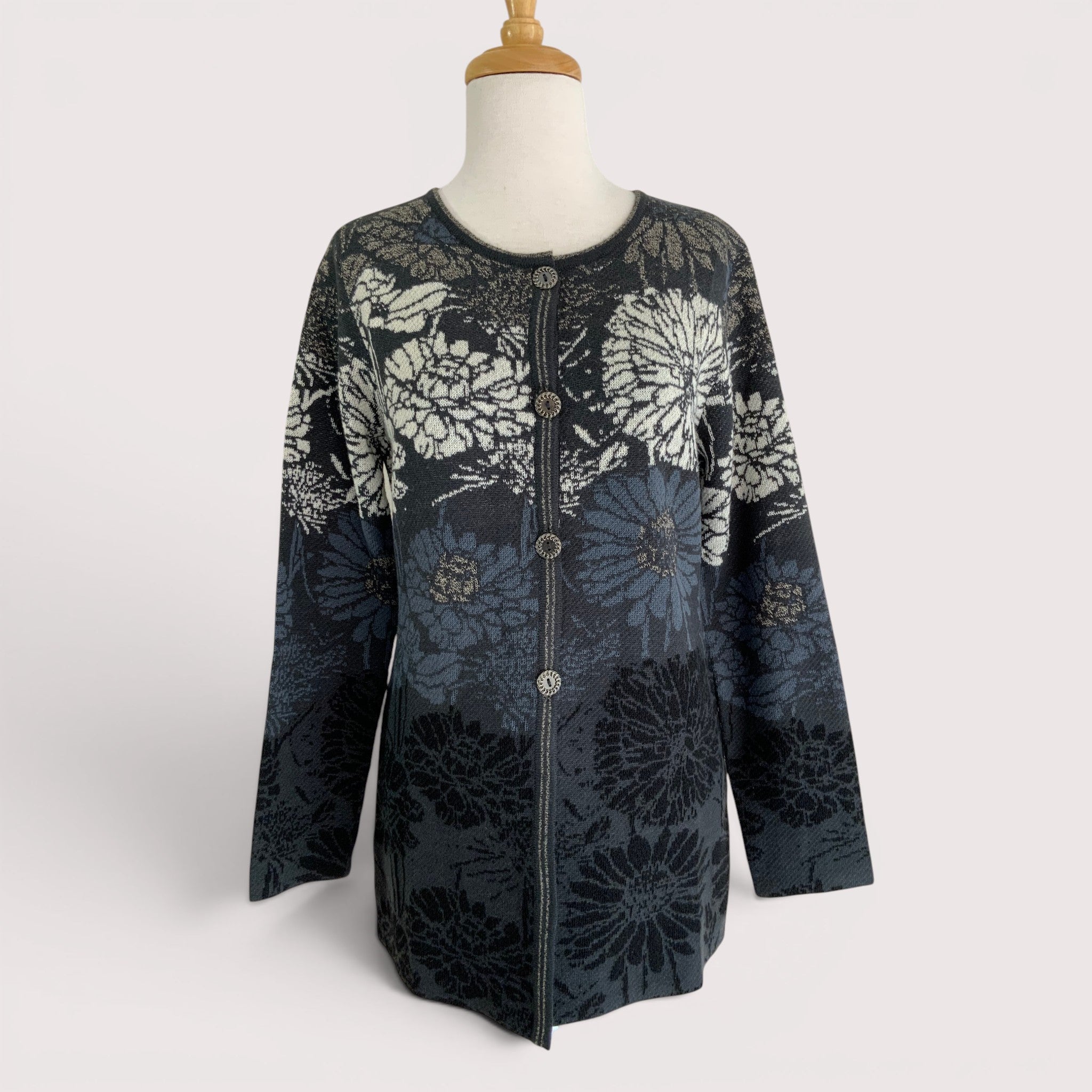 Elegant women’s alpaca cardigan with botanical jacquard design