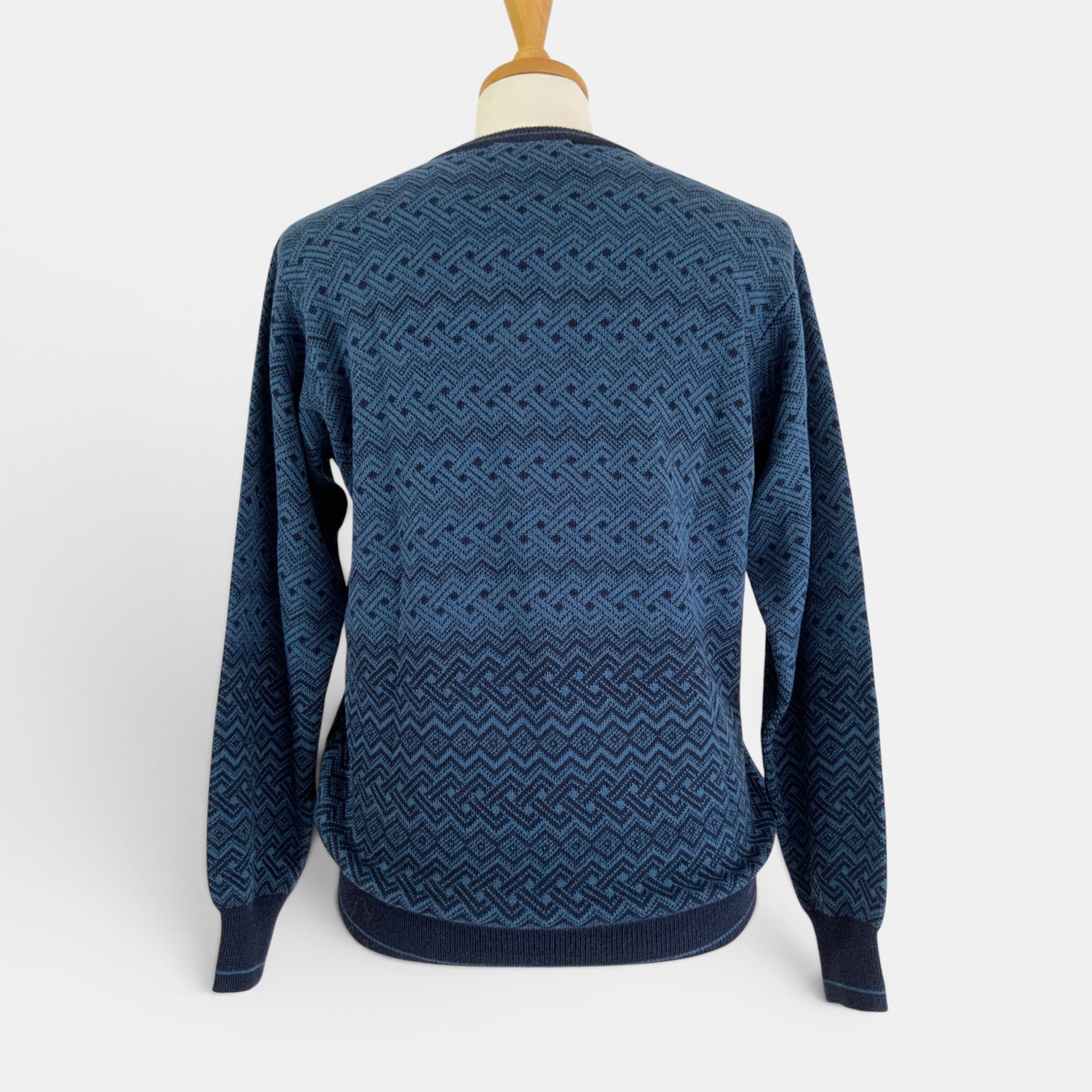Men’s warm alpaca sweater with intricate jacquard-style pattern
