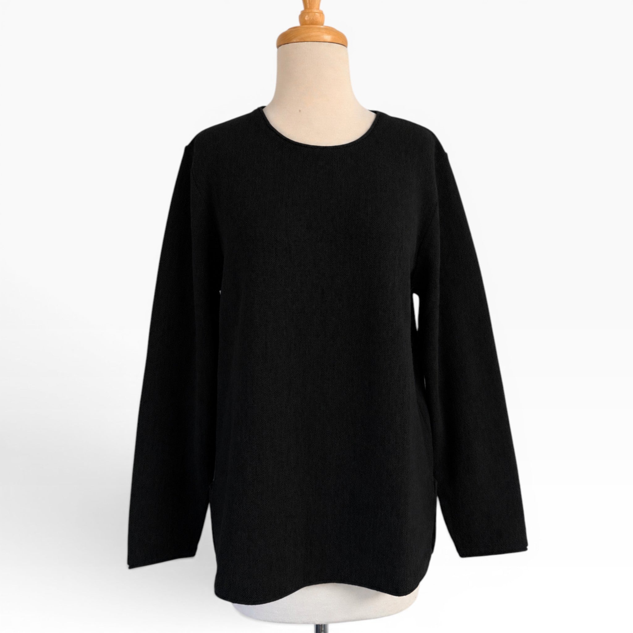 Soft oversized knitted Cerrada Tunic for women in classic black