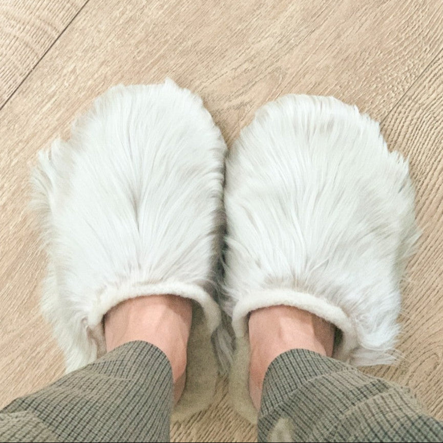 Soft sand-coloured Suri alpaca fur slippers with a classic closed-toe design