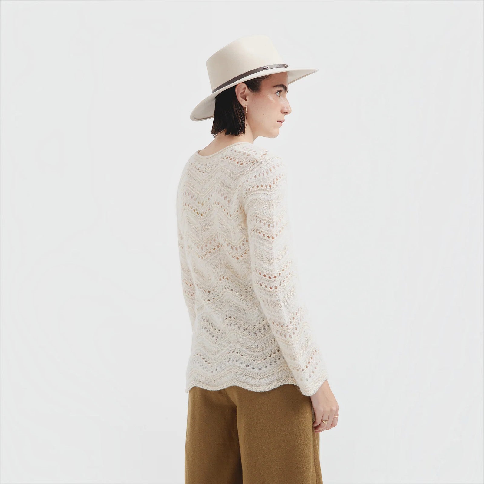 Cristal lightweight alpaca blend sweater with crew neck and long sleeves
