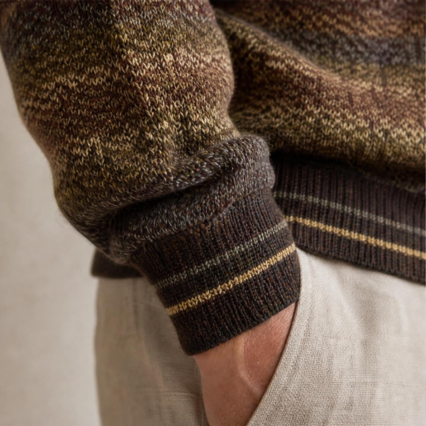 Luxury men’s alpaca crew sweater with brown patterned knit design