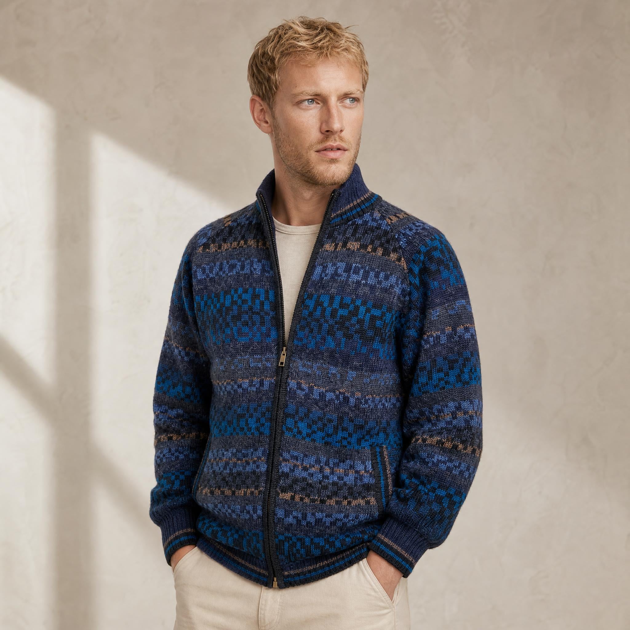 Patterned men’s winter cardigan made from natural alpaca fibre with pocket