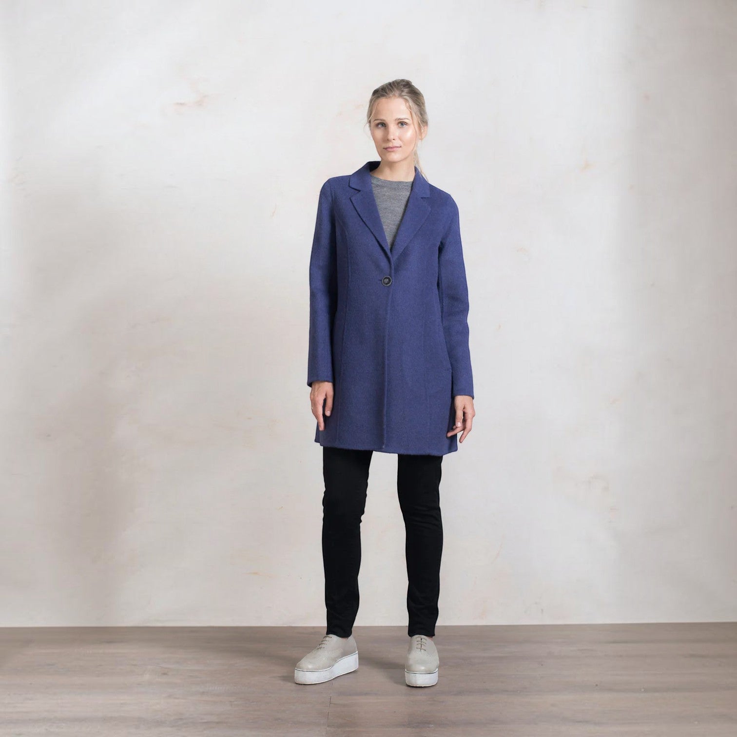 Women’s Refugio blue baby alpaca coat with notched lapels, single-button closure and side pockets