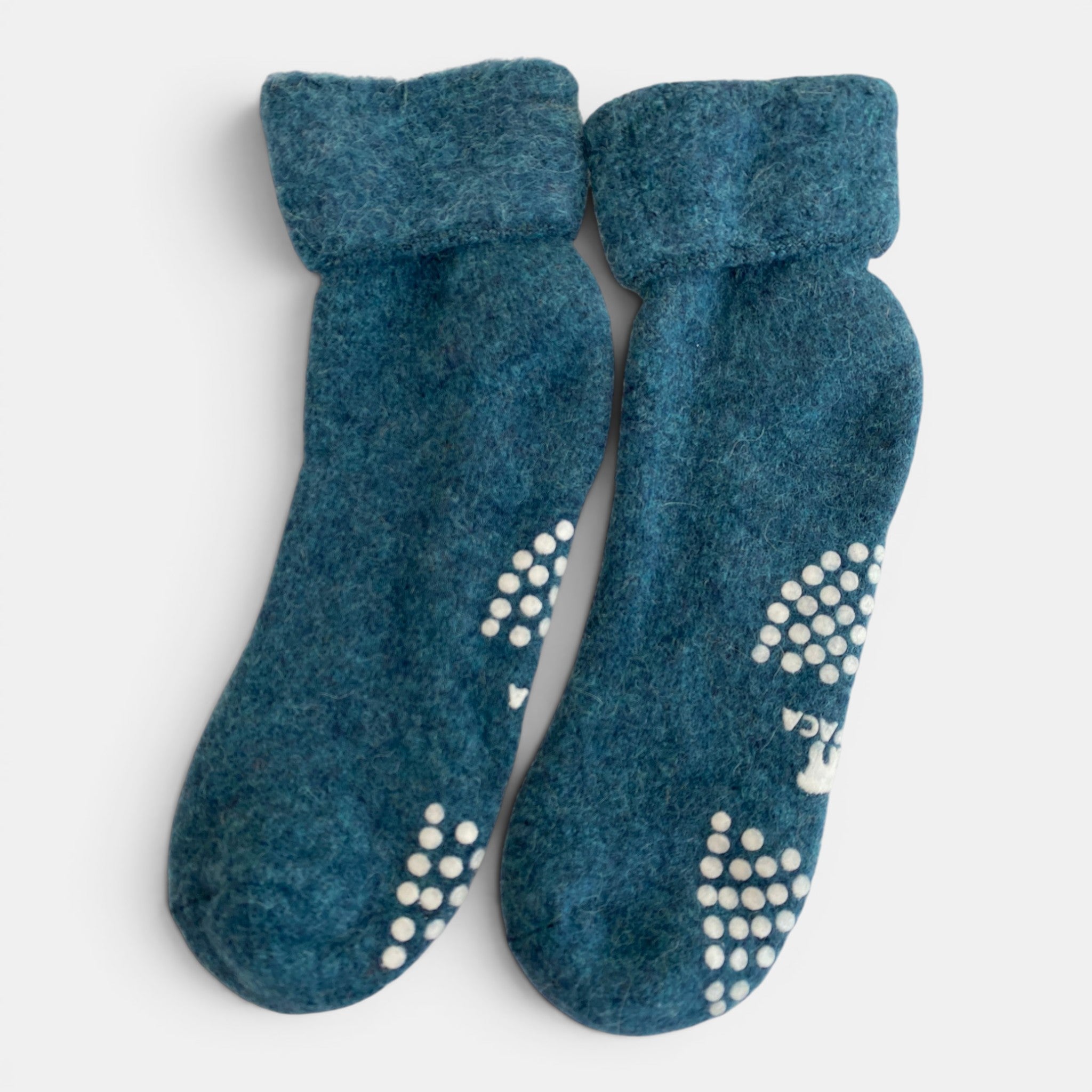 Warm alpaca slipper socks in blue for cold feet, practical winter gift for home.