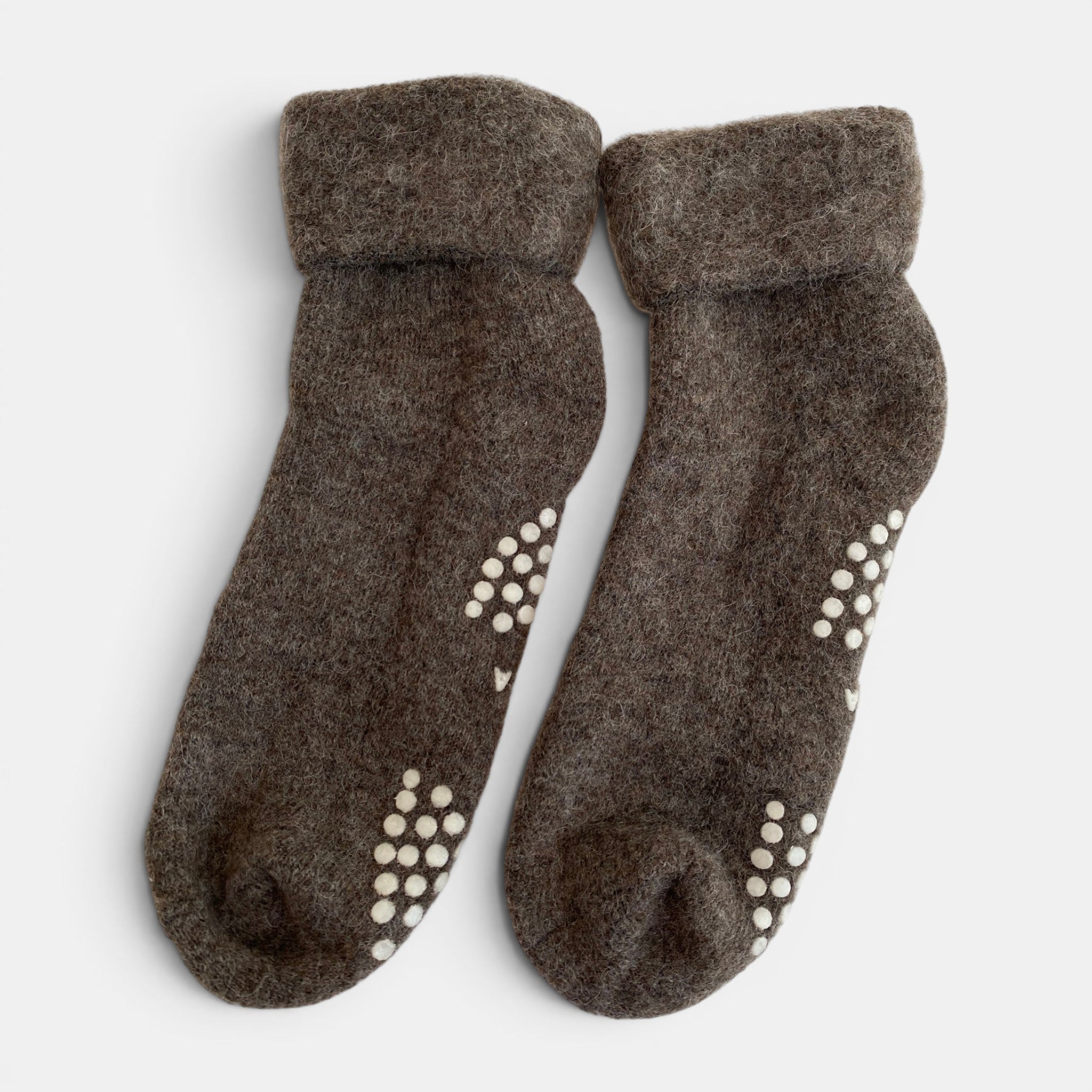 Warm alpaca slipper socks in brown with grip dots, soft breathable indoor socks.