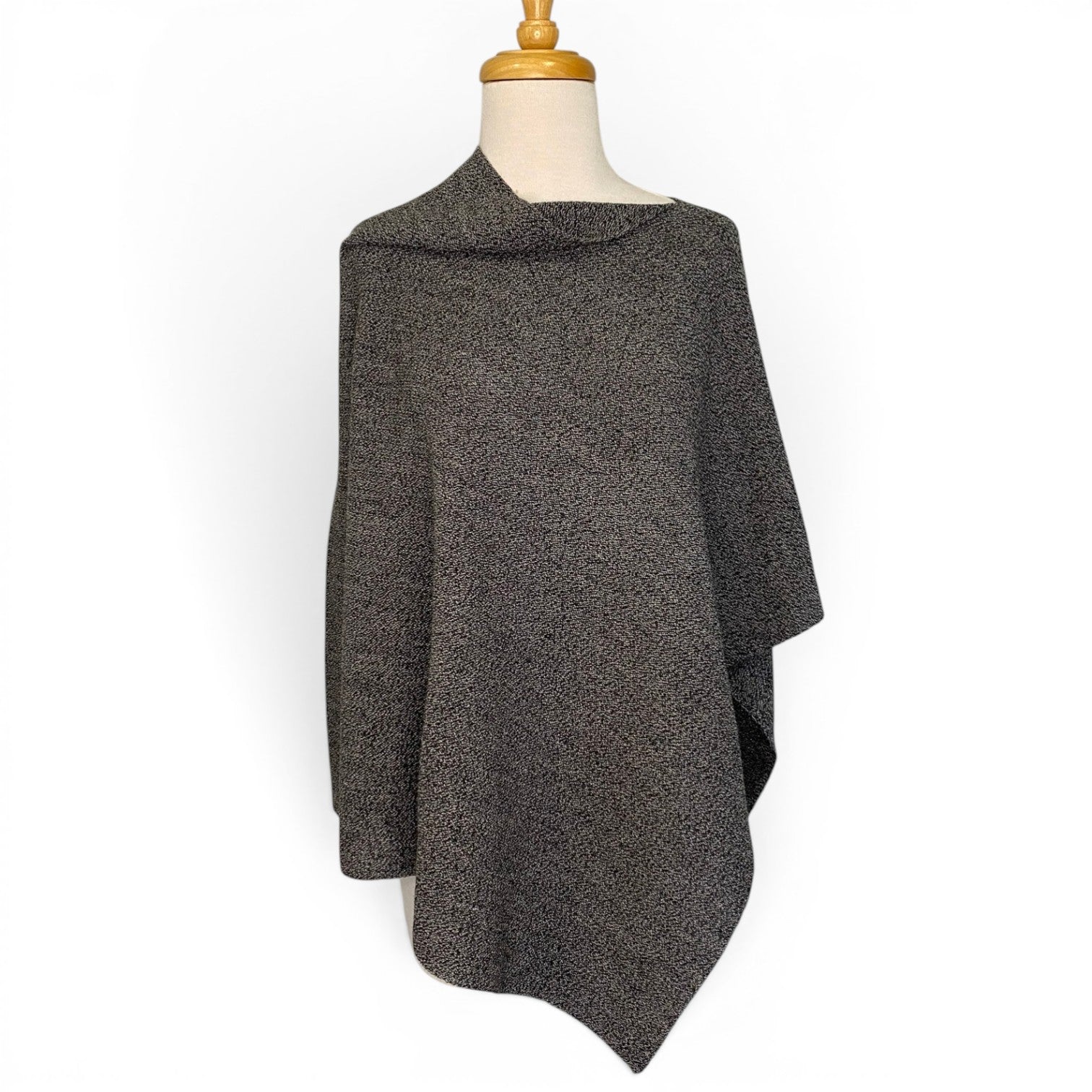 Women’s grey Sorpresa alpaca poncho with a textured links-knit finish