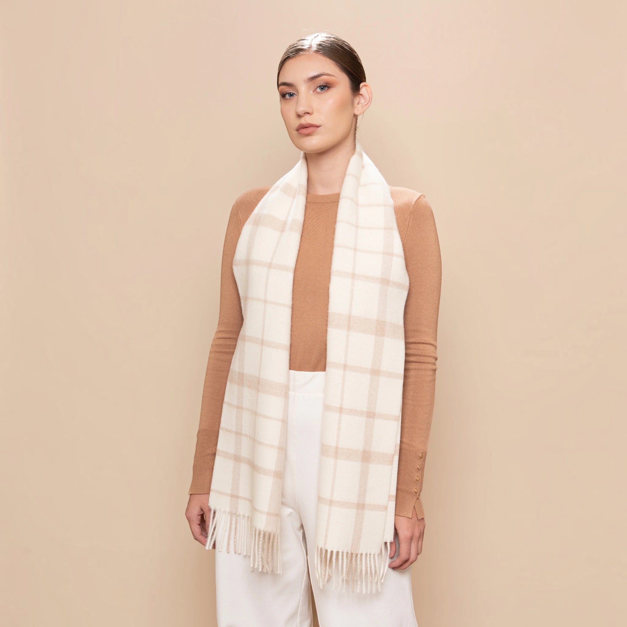 Ecru and beige undyed plaid scarf in 100% Baby Alpaca Eco with brushed finish and twisted fringes