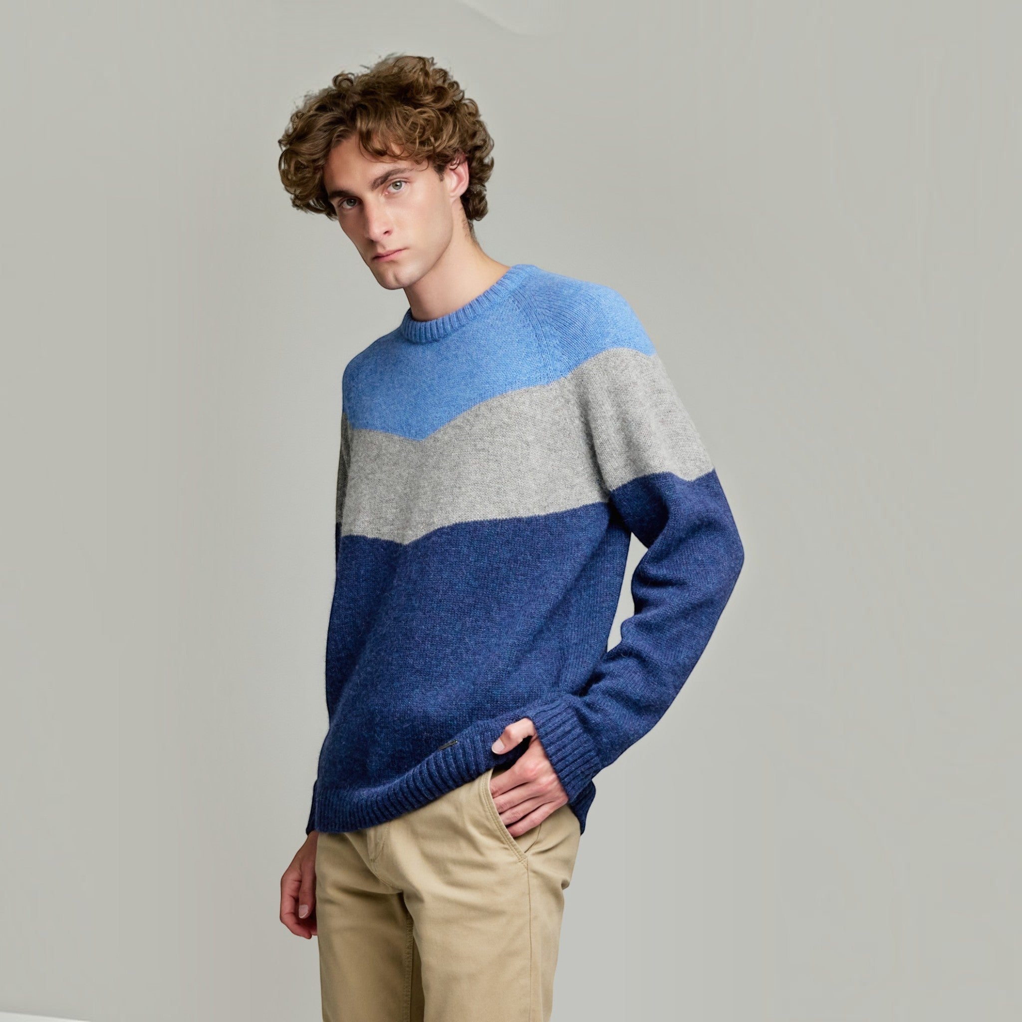 Men’s Yanick Baby Alpaca sweater in blue and grey colour-block design